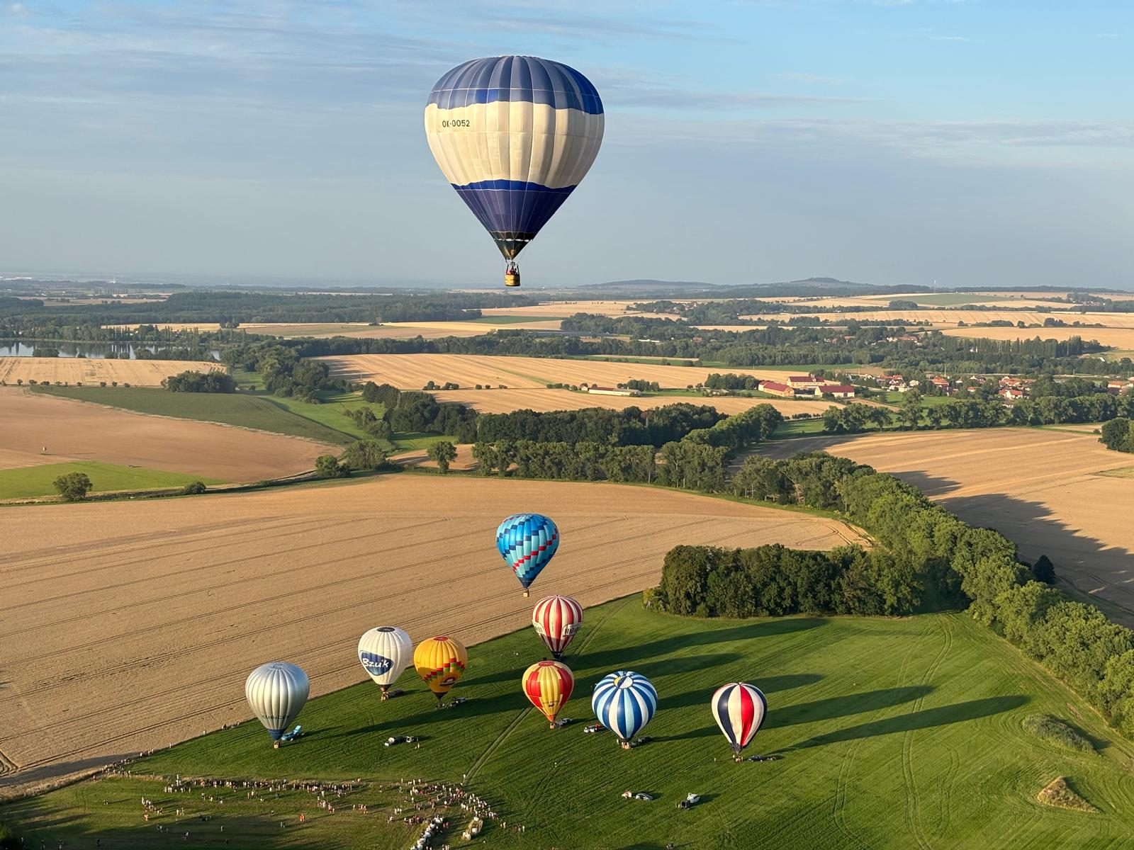 horkovzdušný balon nad krajinou Sázavy, Farma Bláto